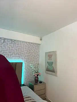 naishaa_ XXX чат на живо
