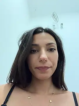 -_MiaQueen_-: διαδικτυακό σόου στην κάμερα