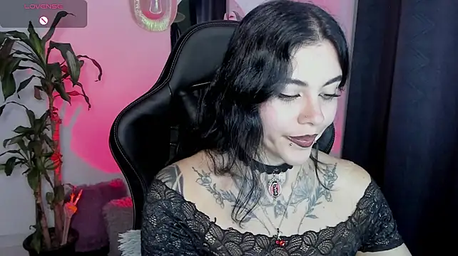 Chat +18 de MissCharlottte_18 ao vivo