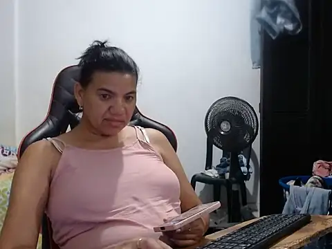 دردشة Adriana_0312 الجنسية المباشرة