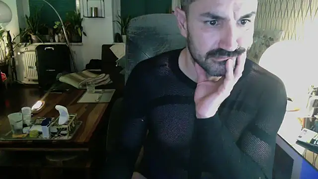 Chat XXX en directo de tomz0819