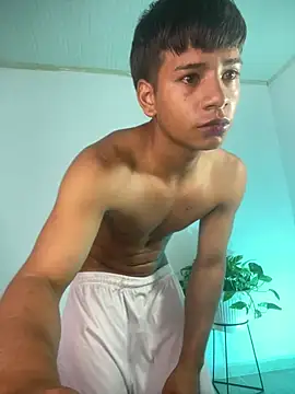 Онлайн чат XXX Alessio_hot