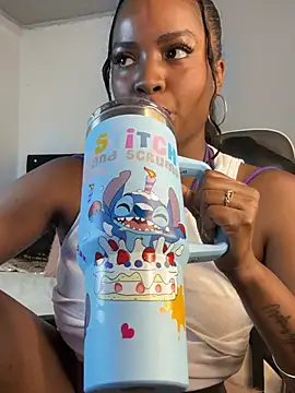 ValerieBlakee Chat XXX in diretta
