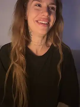 EmiliaCatalina Adlı Modelin Canlı XXX Sohbeti