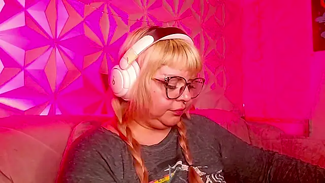 Chat +18 de Satyn_doll ao vivo