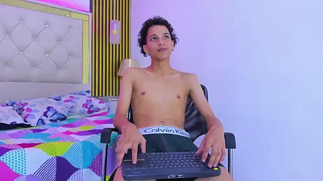 دردشة JustinSecret الجنسية المباشرة