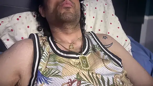 צ'אט XXX בשידור חי של icebergslim281