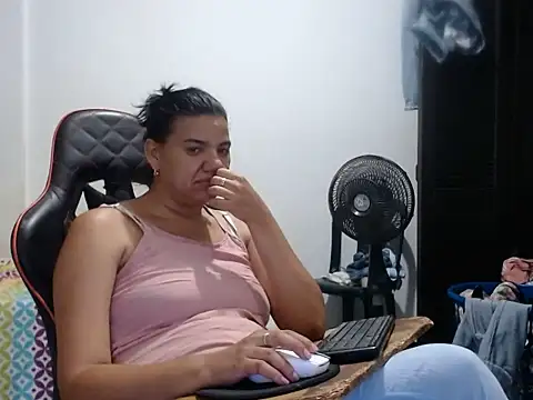 Chatroom XXX en direct de Adriana_0312