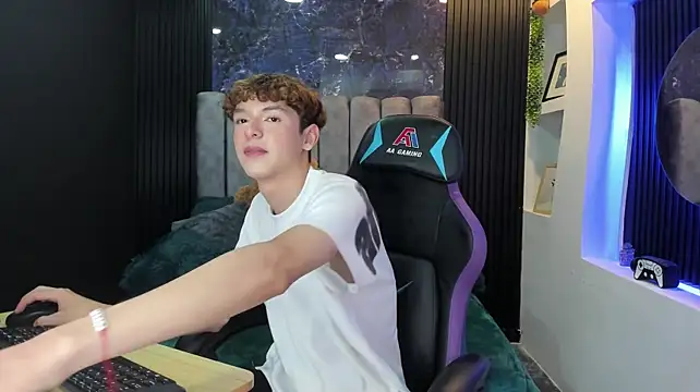 SthepanodiMonaco 라이브 XXX 채팅