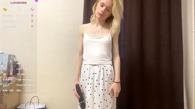 tutsicuttie Adlı Modelin Canlı XXX Sohbeti