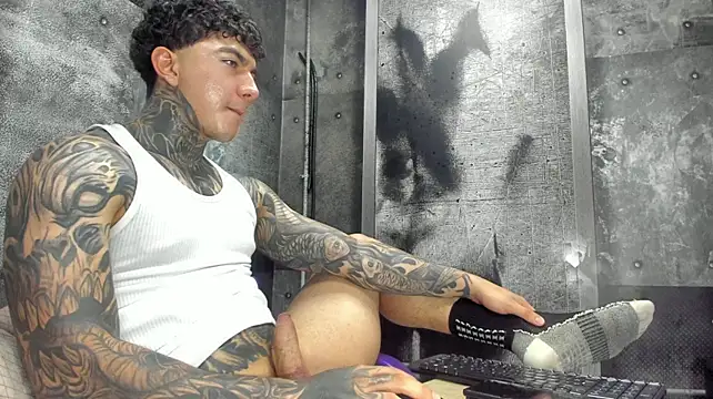 Chat +18 de Gury_tattoo ao vivo