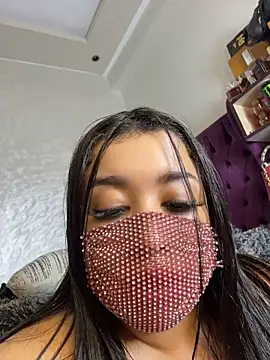 Lover-Anaal Adlı Modelin Canlı XXX Sohbeti