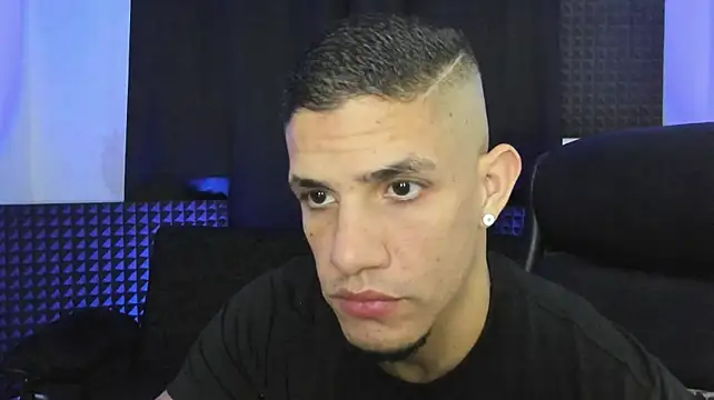 jhonnysnow17 Live XXX Chat