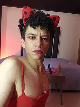 צ'אט XXX בשידור חי של Danteluxx_