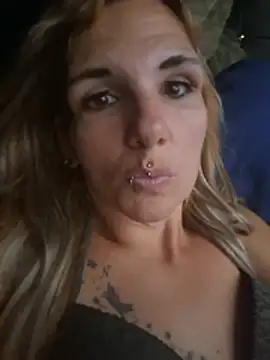 צ'אט XXX בשידור חי של xSexyCassyx