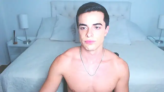 mr_hunterx Show in webcam