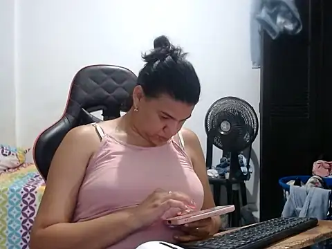 دردشة Adriana_0312 الجنسية المباشرة