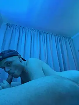 XXX chat uživo modela 2hornyguyz