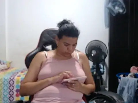 Adriana_0312 라이브 XXX 채팅