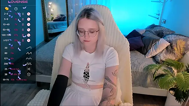 Chat +18 de LunarGlow ao vivo