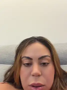 LariiHotWife's Live XXX Chat