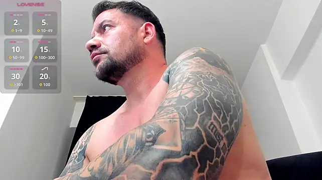 musclemonster31's Live XXX Chat