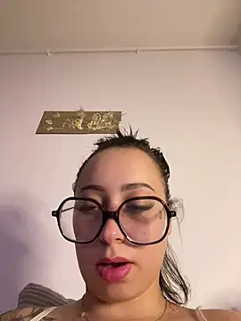 queenlo_xxx Adlı Modelin Canlı XXX Sohbeti