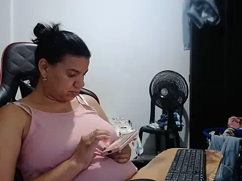 Chatroom XXX en direct de Adriana_0312