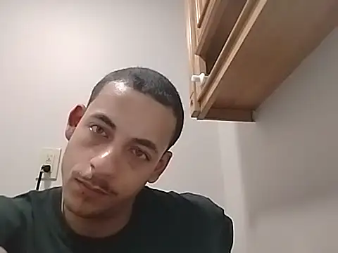 momo0208: онлайн-секс-чат