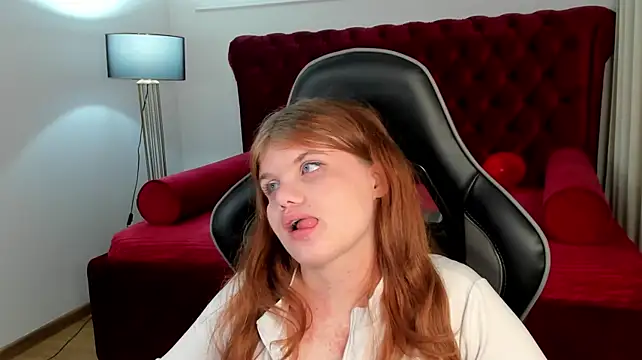 ChloeHalses' Live XXX Chat