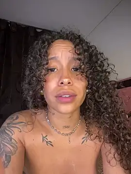 MarieLeon XXX чат на живо