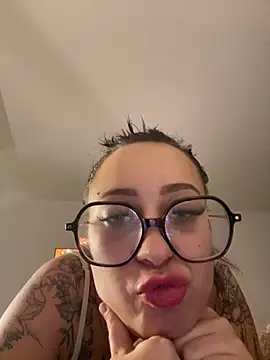 queenlo_xxx's Live XXX Chat