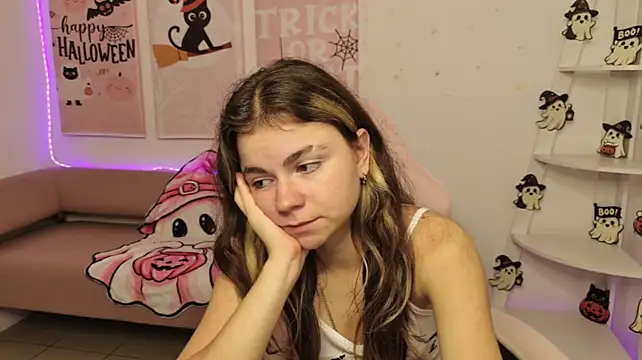 TinaRedly Adlı Modelin Canlı XXX Sohbeti