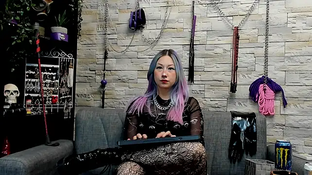 Miss_Kaz: онлайн-секс-чат