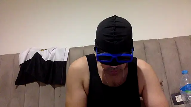 CaiBull Chat XXX in diretta