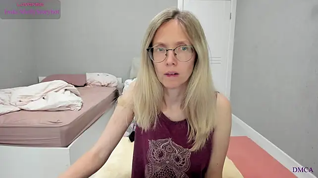 MollyStory élő XXX-chatje