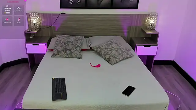 Chat XXX en directo de MiaYMolly