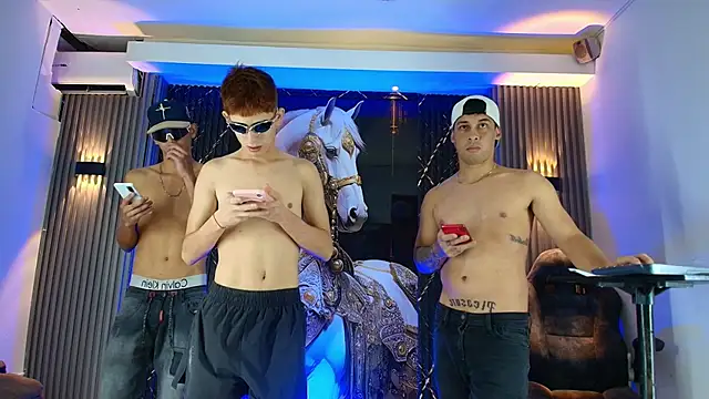 The_Boy_King_ 라이브 XXX 채팅