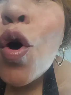 Kazsandraa 现场XXX聊天
