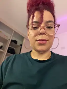 Chat +18 de Leyah__ ao vivo