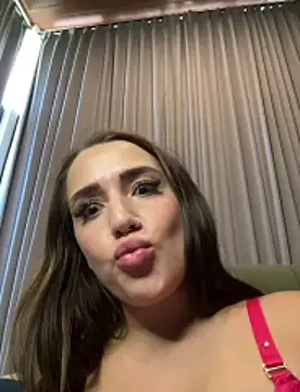 XXX chat uživo modela baadievino