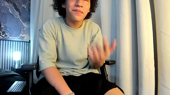 adrian_black86306 élő XXX-chatje
