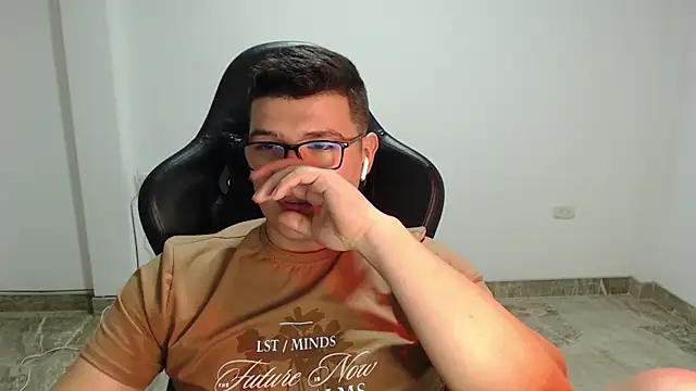 Plug_Control Live XXX-chat