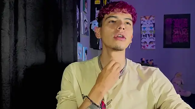 MikeyKuro – webcam-show