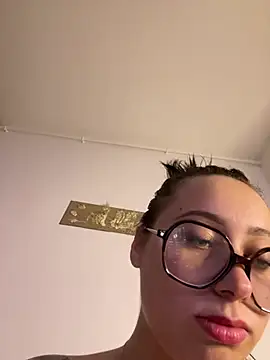 queenlo_xxx – Naživo XXX chat