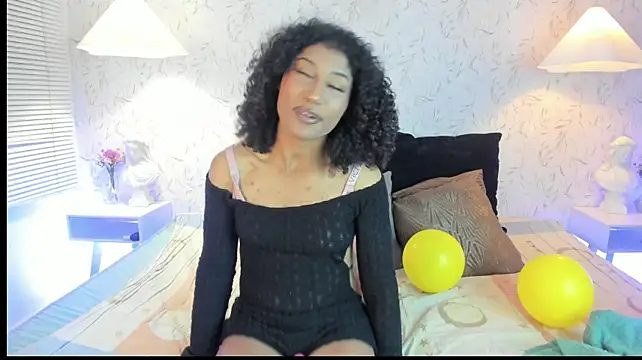 Maxine_Brm Chat XXX in diretta
