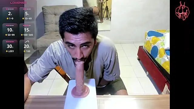 maxI_dick33: онлайн-секс-чат
