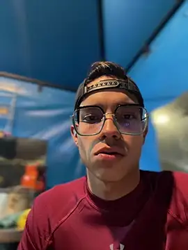 Andres_boy252 Adlı Modelin Canlı XXX Sohbeti