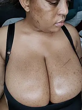 ChubbyTits28 – Naživo XXX chat