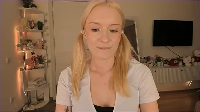 Tiffany_Paw Adlı Modelin Canlı XXX Sohbeti